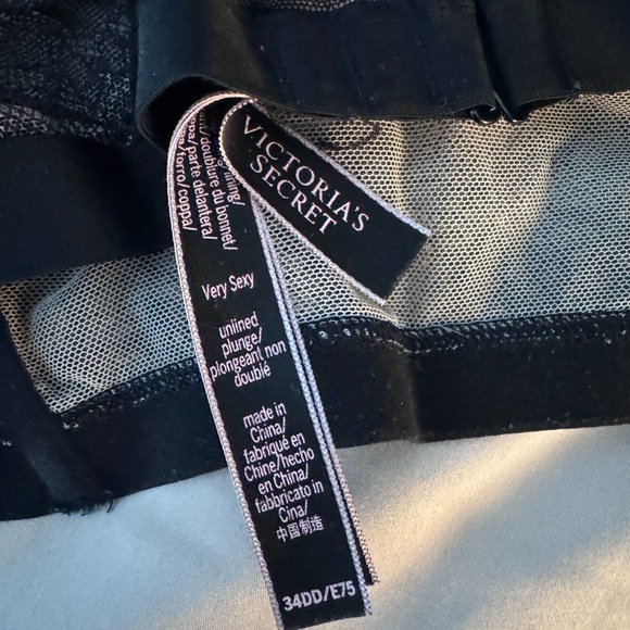 Victoria's Secret Black Lace Bra - Picture 3 of 6